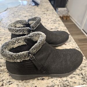 Easy Spirit Black Faux Fur Lined Footwear